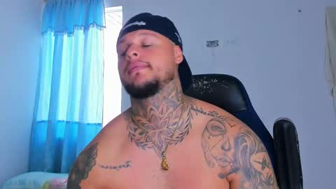 colin_fox1 online show from April 13, 2026, 4:12 pm