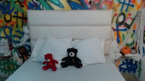 Snapshot of collins_aria chatting on October 17, 2025, 12:19 pm valentina online show from October 17, 2025, 12:19 pm