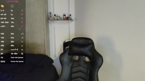 colombianmuscle8 online show from April 4, 2026, 2:43 am