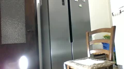 comobailamioso online show from March 6, 2025, 5:43 pm