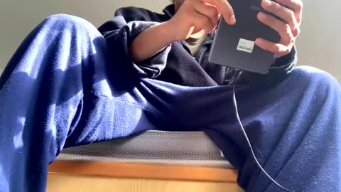 comobailamioso online show from March 9, 2025, 9:24 am