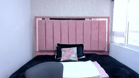 C O N N I E online show from December 18, 2025, 8:48 pm