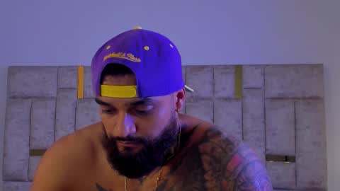 rusfegui online show from November 26, 2025, 2:18 pm