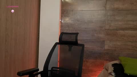 connor_h1 online show from April 17, 2026, 4:37 am