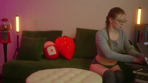 Snapshot of consensualcollabs chatting on September 18, 2025, 1:18 am MR. MAESTRK Friends online show from September 18, 2025, 1:18 am