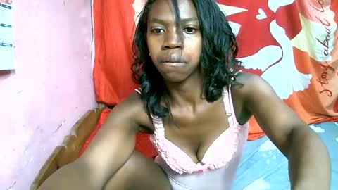 coquine_lara online show from May 18, 2026, 11:10 pm