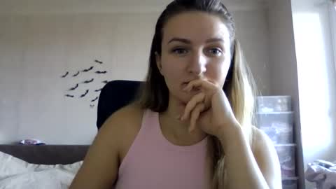 Snapshot of cora_fora chatting on November 5, 2025, 10:26 am cora_fora online show from November 5, 2025, 10:26 am