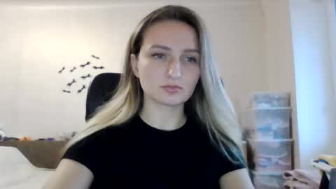 Snapshot of cora_fora chatting on November 11, 2025, 12:16 pm cora_fora online show from November 11, 2025, 12:16 pm