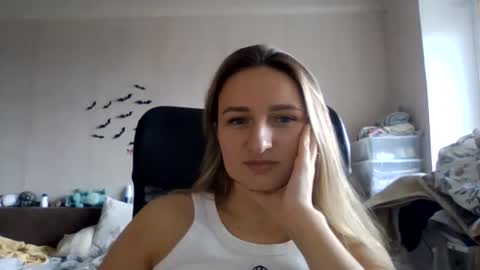 Snapshot of cora_fora chatting on November 25, 2025, 11:32 am cora_fora online show from November 25, 2025, 11:32 am