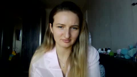 Snapshot of cora_fora chatting on December 3, 2025, 10:13 am cora_fora online show from December 3, 2025, 10:13 am