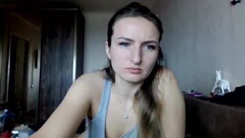 Snapshot of cora_fora chatting on April 1, 2026, 11:00 am cora_fora online show from April 1, 2026, 11:00 am