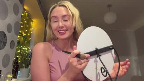 Anny online show from April 3, 2026, 3:43 pm