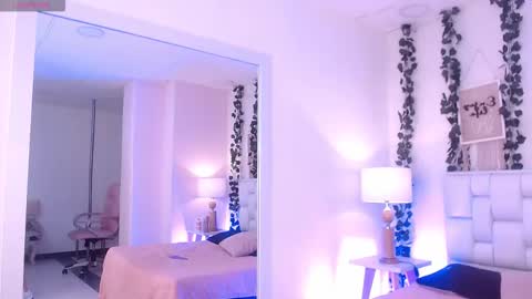 Snapshot of coralgh_ chatting on September 18, 2025, 12:29 pm Coral online show from September 18, 2025, 12:29 pm