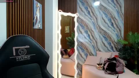 corall_tay1 online show from April 18, 2026, 11:36 am