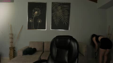 Corinne Russo online show from November 24, 2025, 5:40 am