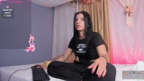 Snapshot of cositarika__ chatting on June 20, 2026, 12:08 pm Lunita online show from June 20, 2026, 12:08 pm