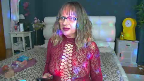 cougarmilf_ online show from May 18, 2026, 4:02 pm