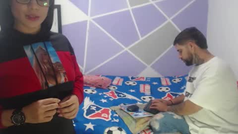 Snapshot of couple_hot069 chatting on February 9, 2026, 5:00 am couple_hot069 online show from February 9, 2026, 5:00 am