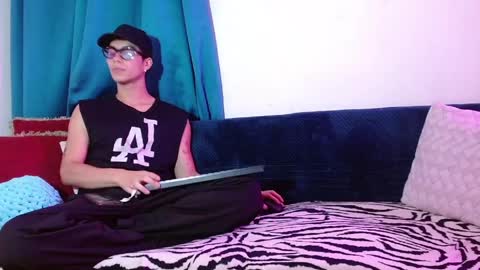 Couple hotFD online show from April 19, 2026, 4:23 am