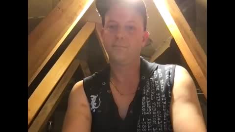 Snapshot of crash__gothic chatting on January 4, 2025, 3:29 am CrashGothic online show from January 4, 2025, 3:29 am