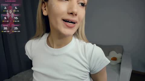 Snapshot of crazy_selfi chatting on January 18, 2025, 7:37 pm Emma online show from January 18, 2025, 7:37 pm