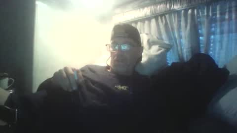 Snapshot of crazybuilder1 chatting on December 15, 2025, 1:26 pm crazybuilder1 online show from December 15, 2025, 1:26 pm