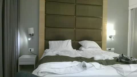 Snapshot of crazycouple1011 chatting on December 25, 2024, 1:42 am funcouple online show from December 25, 2024, 1:42 am