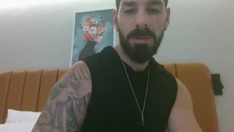 Snapshot of crazycouple1011 chatting on October 29, 2025, 12:40 pm funcouple online show from October 29, 2025, 12:40 pm