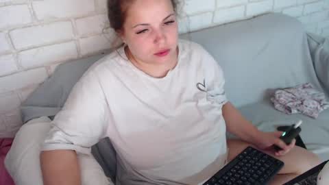 Crazyy Girl  online show from June 4, 2026, 4:02 pm