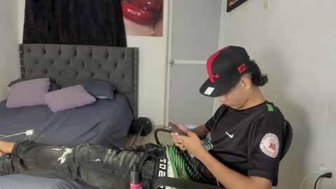 crazzy_master1 online show from May 27, 2026, 4:20 am