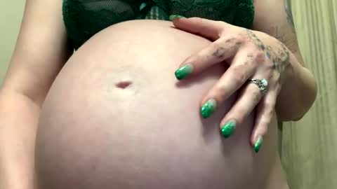 Breed me daddy  online show from February 18, 2026, 6:26 pm