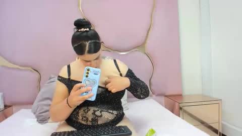Criistaal   online show from May 27, 2026, 4:09 am