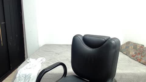 cris curry online show from December 10, 2024, 11:11 am