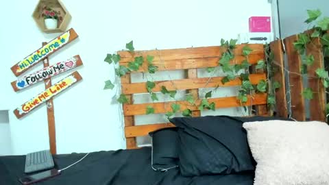 cris_dulce online show from May 22, 2026, 8:36 pm