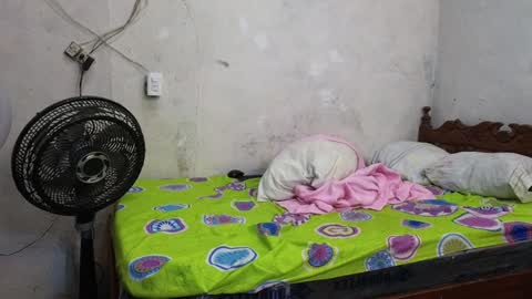 cris_simons online show from December 30, 2024, 4:09 am