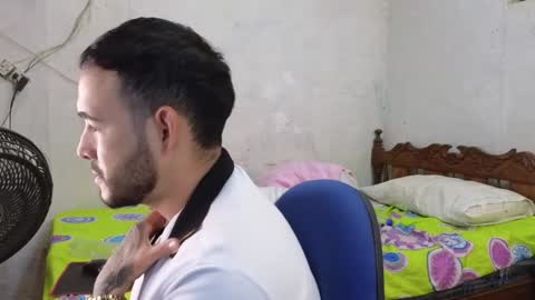 cris_simons online show from January 3, 2025, 4:33 am