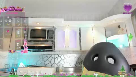 Cristina Onazis online show from June 14, 2026, 5:37 pm