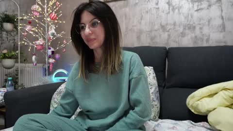 Snapshot of crissy_love chatting on January 7, 2025, 3:14 am crissy_love online show from January 7, 2025, 3:14 am