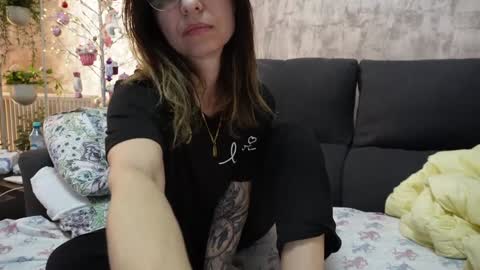 Snapshot of crissy_love chatting on January 16, 2025, 8:11 am crissy_love online show from January 16, 2025, 8:11 am