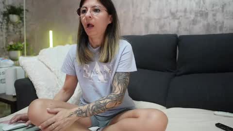 Snapshot of crissy_love chatting on February 9, 2025, 10:43 pm crissy_love online show from February 9, 2025, 10:43 pm