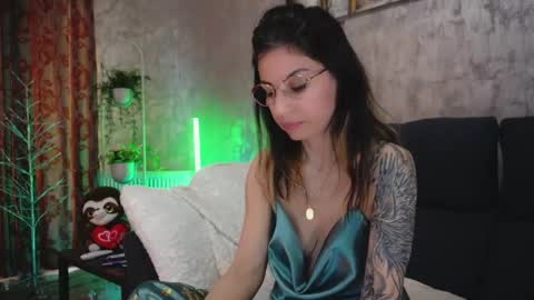 Snapshot of crissy_love chatting on February 18, 2025, 7:43 am crissy_love online show from February 18, 2025, 7:43 am