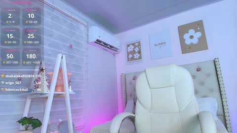 Snapshot of cristal_bunny chatting on December 24, 2024, 4:11 am Cristal online show from December 24, 2024, 4:11 am
