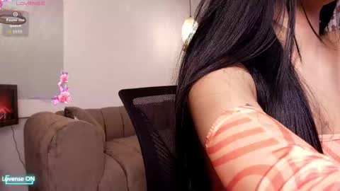 Snapshot of cristal_dim chatting on October 16, 2025, 8:32 pm CRISTAL online show from October 16, 2025, 8:32 pm