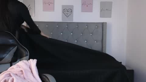  Alejandra from Wednesday to Saturday from 1000 pm to 400 am Colombian hour online show from April 1, 2026, 2:56 am