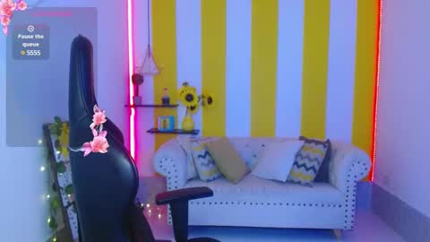 Snapshot of cristal_war chatting on January 14, 2025, 11:48 pm Cristal online show from January 14, 2025, 11:48 pm