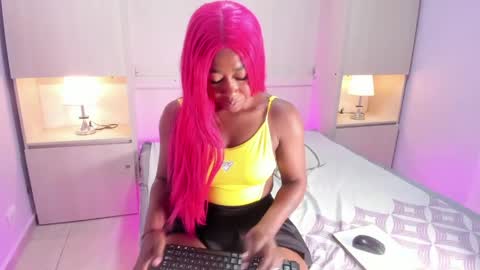 Snapshot of cristalbennet chatting on May 29, 2026, 7:45 pm cristalbennet online show from May 29, 2026, 7:45 pm