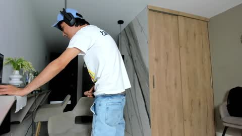 Cristian  online show from February 8, 2025, 9:15 pm