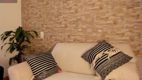 Snapshot of cristina_fernando chatting on December 23, 2024, 10:44 pm soycriss online show from December 23, 2024, 10:44 pm