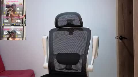 cristopher23  online show from December 22, 2025, 11:02 pm