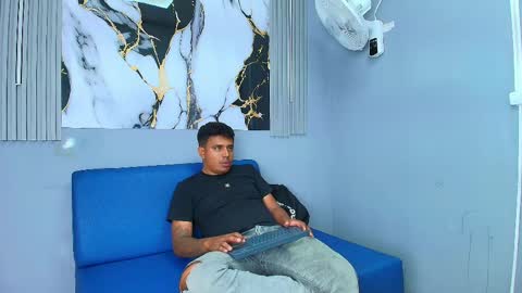 cristopher_collins2 online show from May 1, 2026, 5:56 am